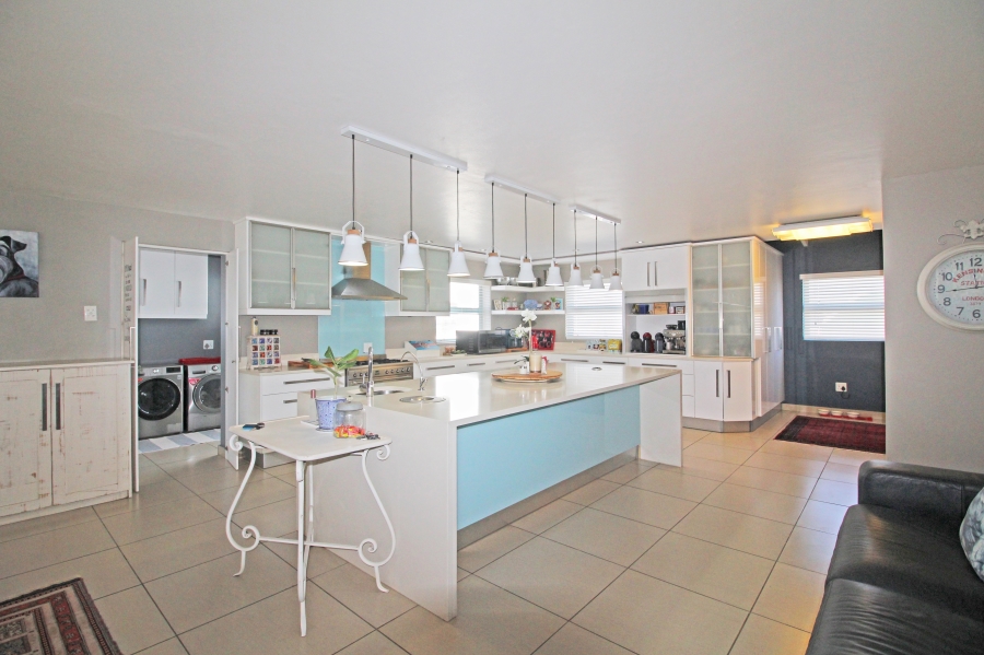 6 Bedroom Property for Sale in Jacobsbaai Western Cape